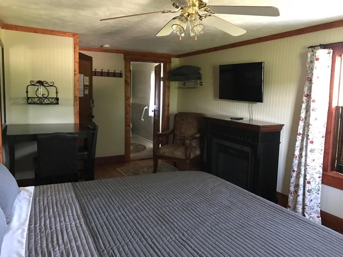 Hocking Hills Inn Лоуган Екстериор снимка