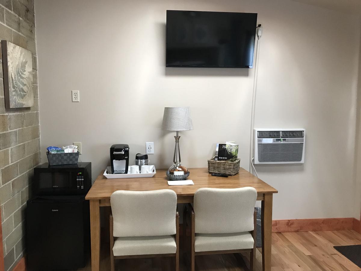 Hocking Hills Inn Лоуган Екстериор снимка