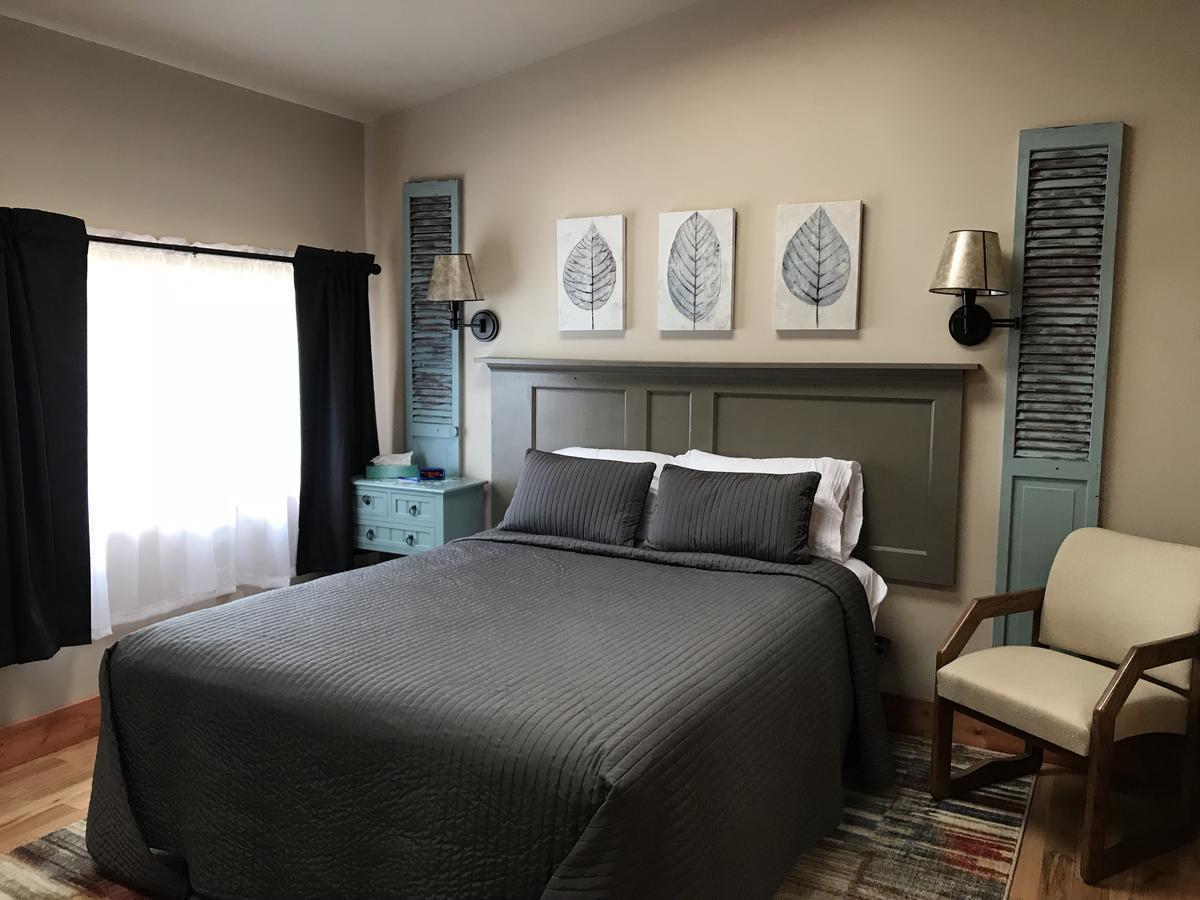 Hocking Hills Inn Лоуган Екстериор снимка