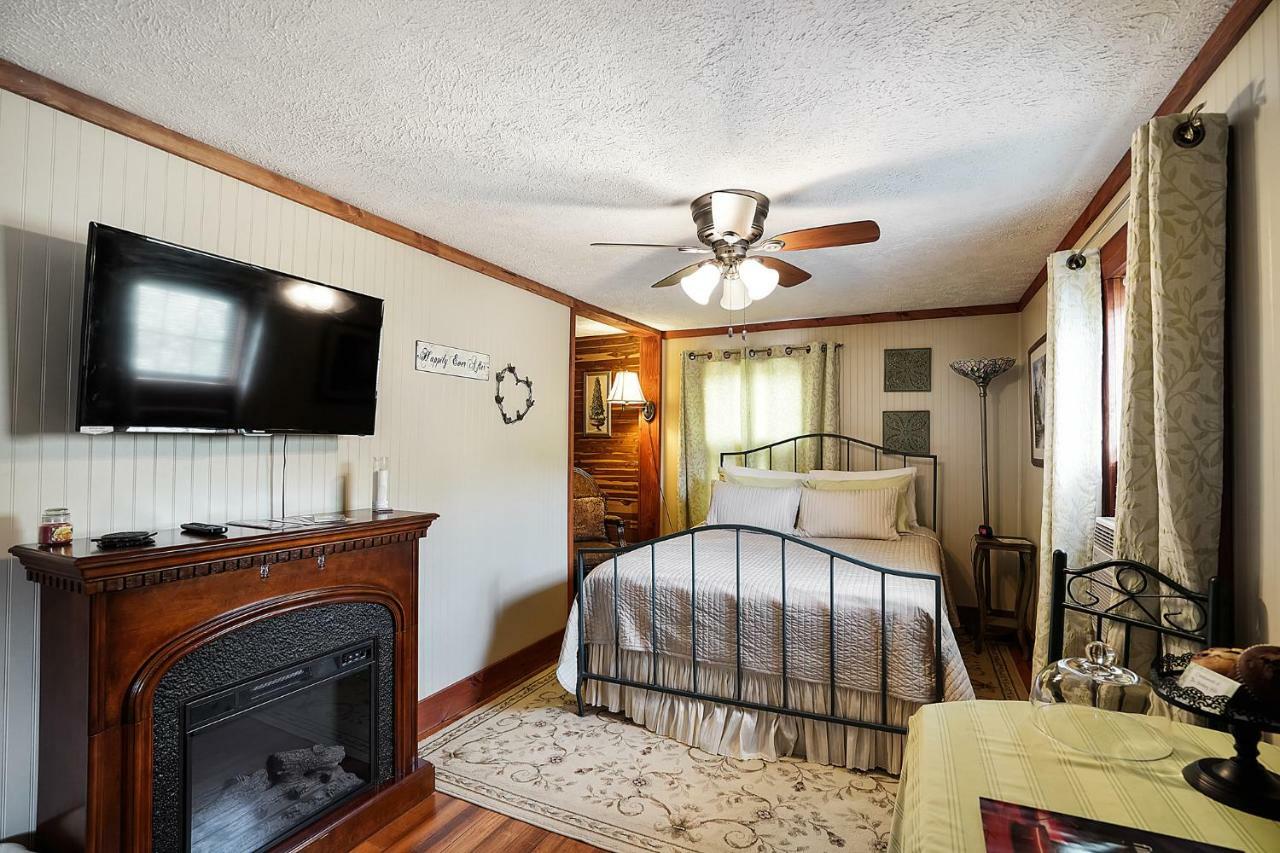 Hocking Hills Inn Лоуган Екстериор снимка