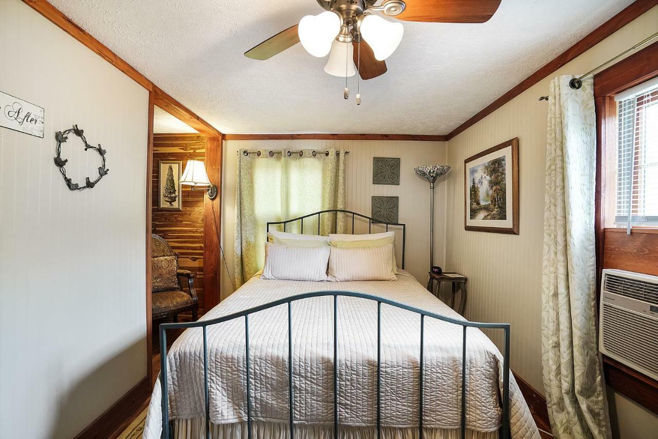 Hocking Hills Inn Лоуган Екстериор снимка