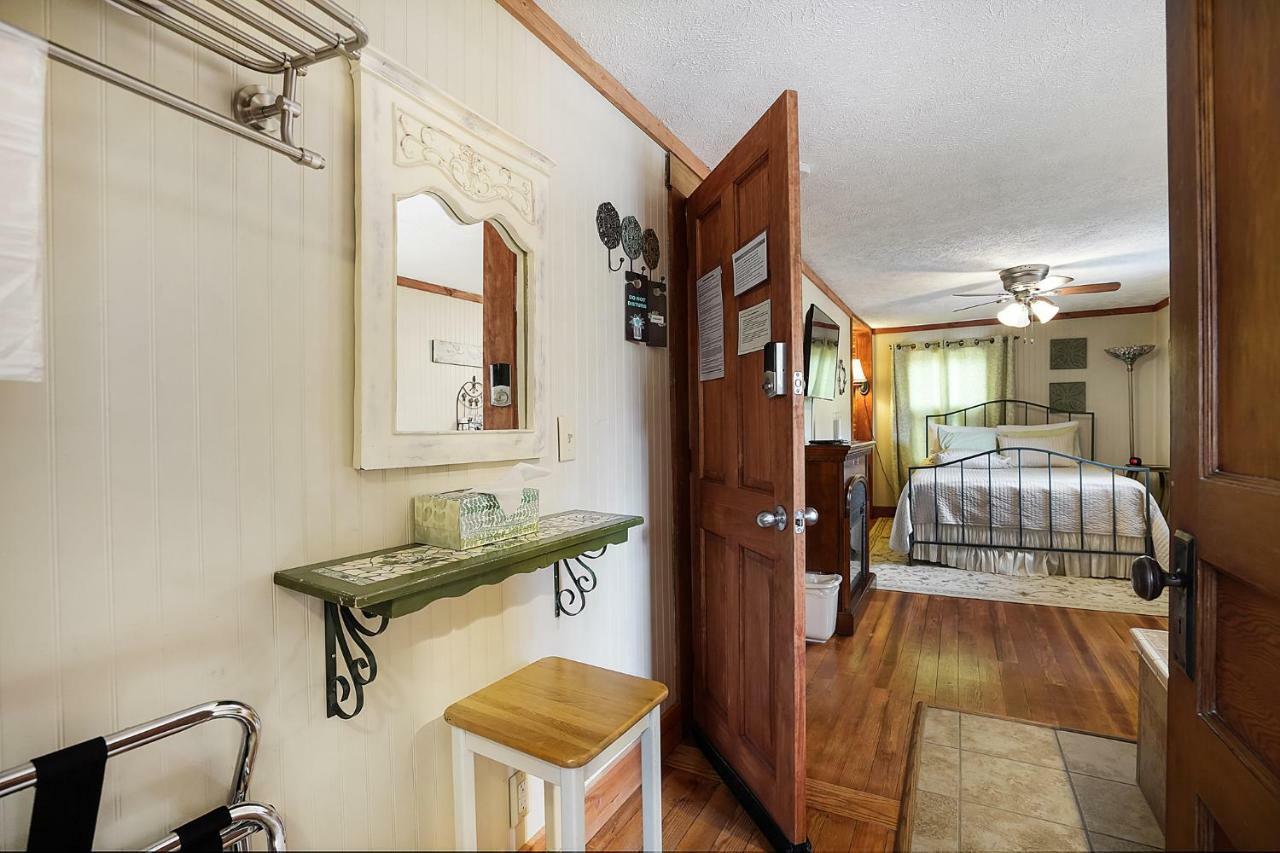 Hocking Hills Inn Лоуган Екстериор снимка
