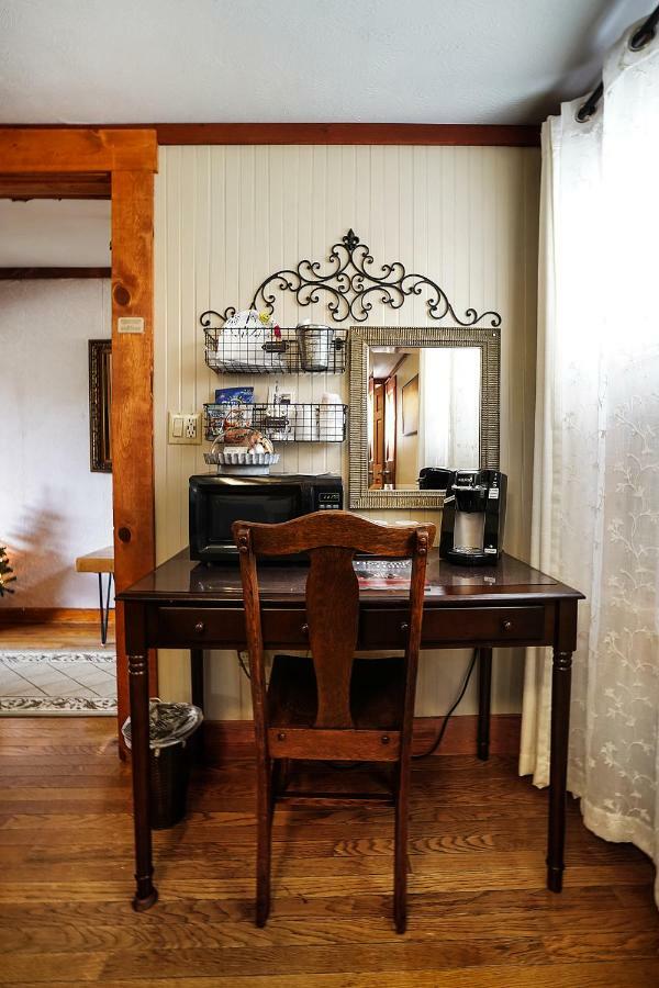 Hocking Hills Inn Лоуган Екстериор снимка