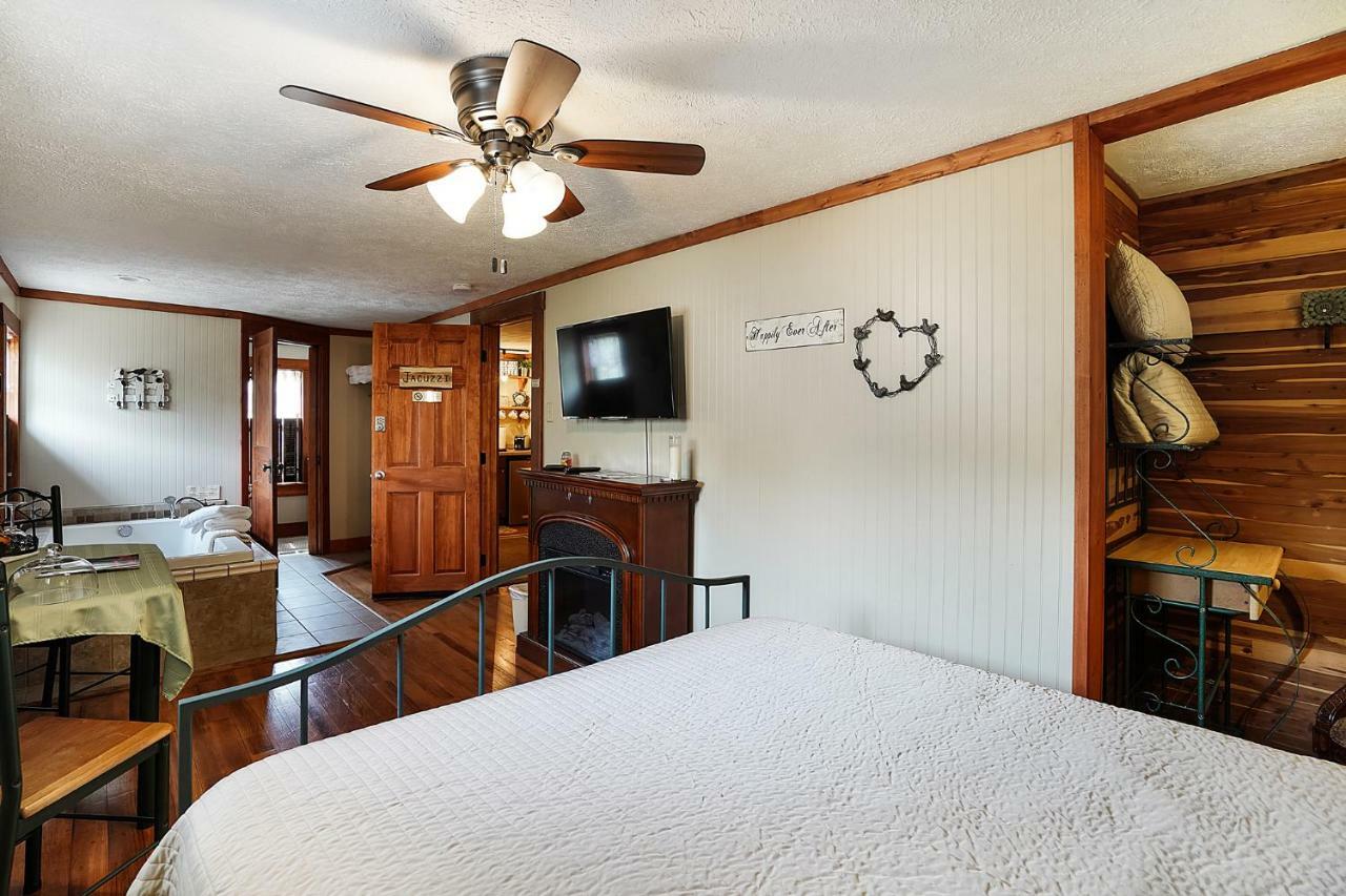Hocking Hills Inn Лоуган Екстериор снимка