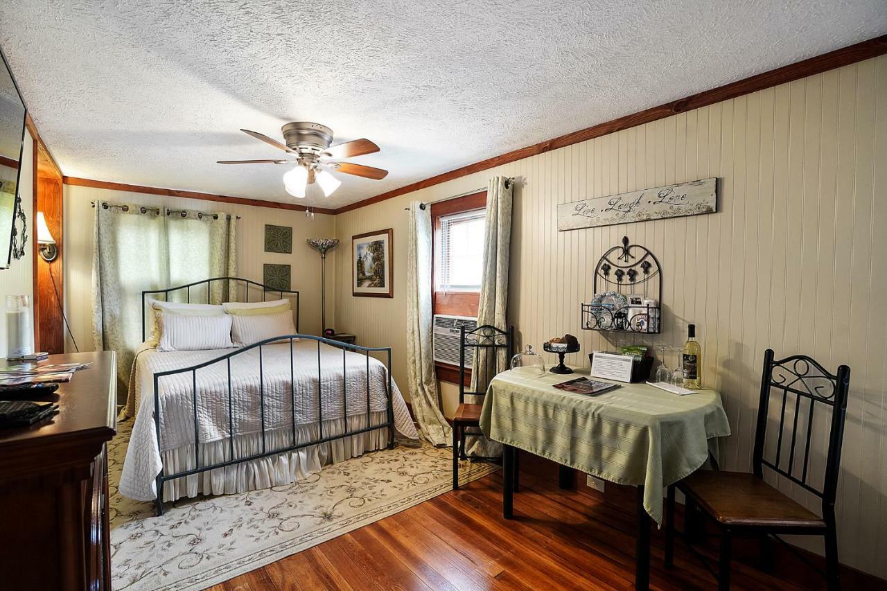 Hocking Hills Inn Лоуган Екстериор снимка