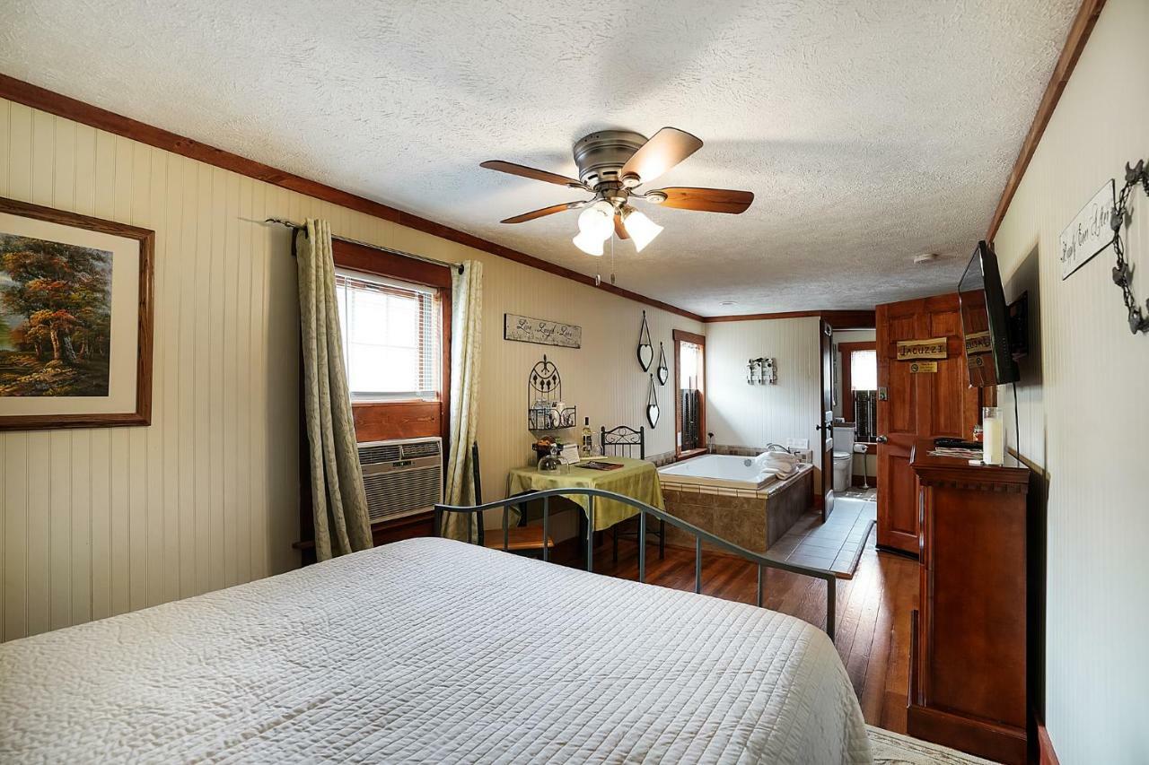Hocking Hills Inn Лоуган Екстериор снимка